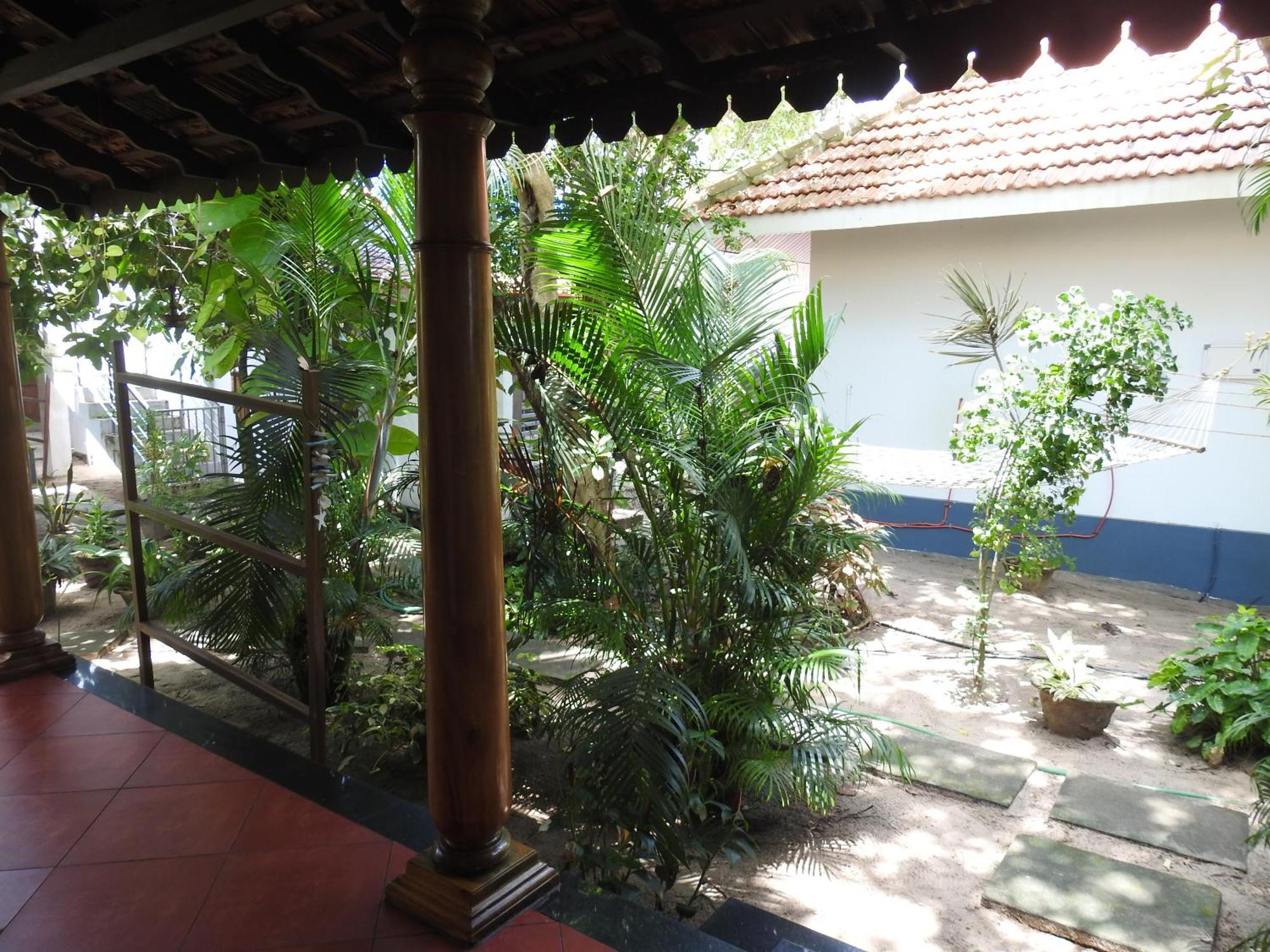 Alleppey Beach Garden Hotel Alappuzha Exterior photo