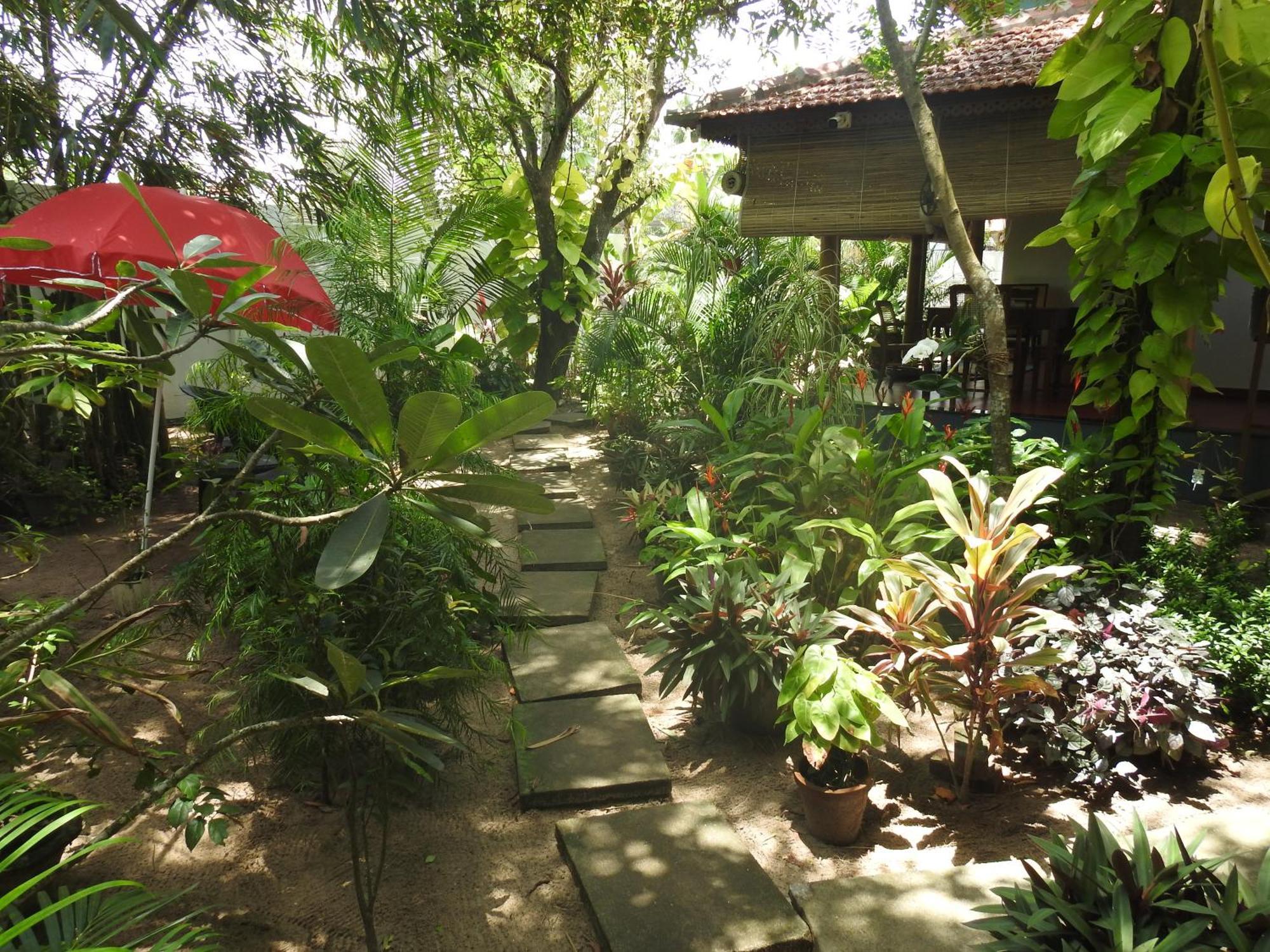 Alleppey Beach Garden Hotel Alappuzha Exterior photo