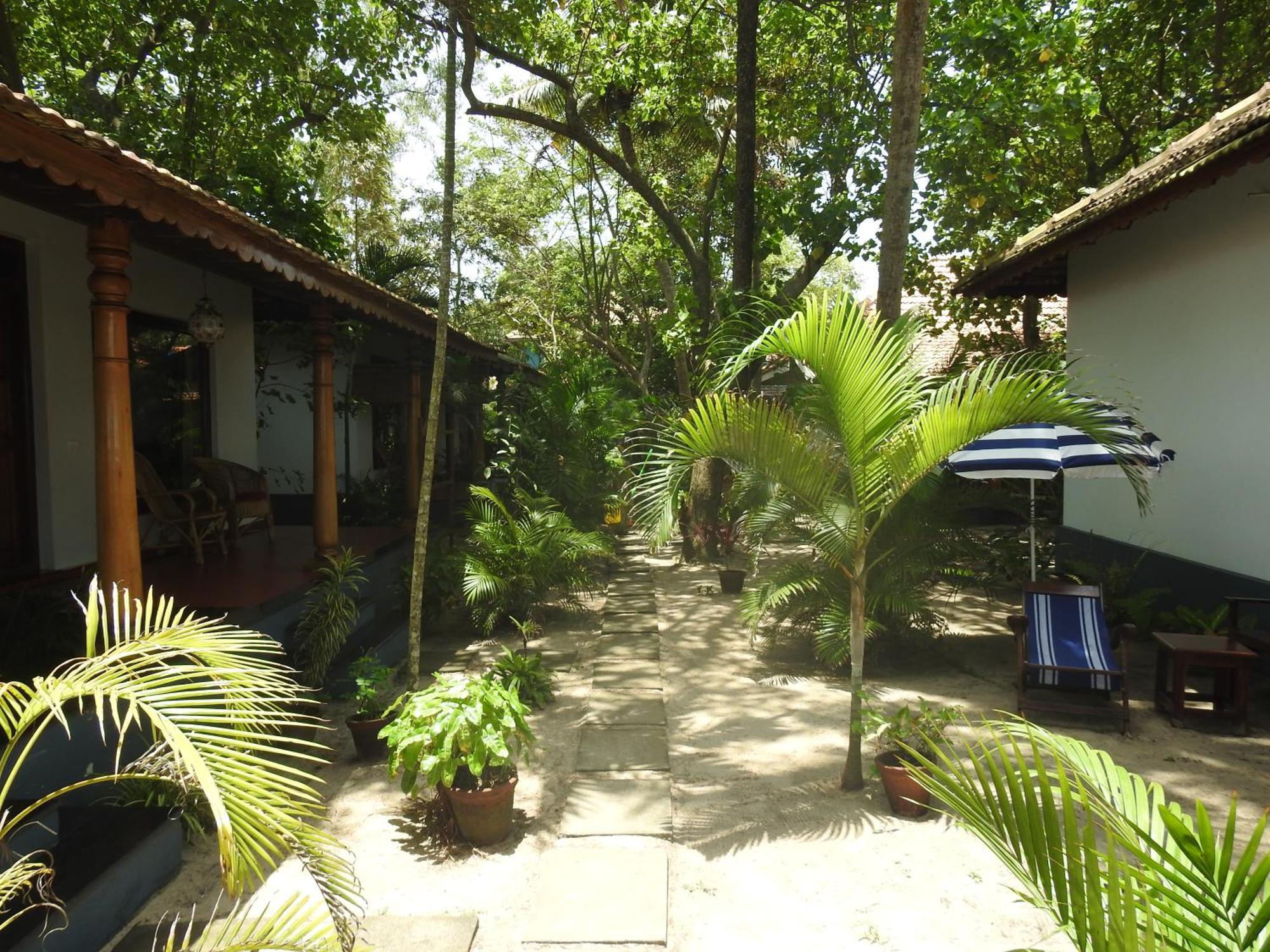 Alleppey Beach Garden Hotel Alappuzha Exterior photo