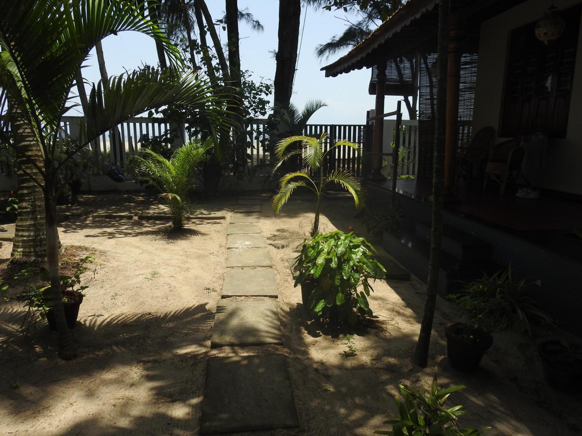 Alleppey Beach Garden Hotel Alappuzha Exterior photo