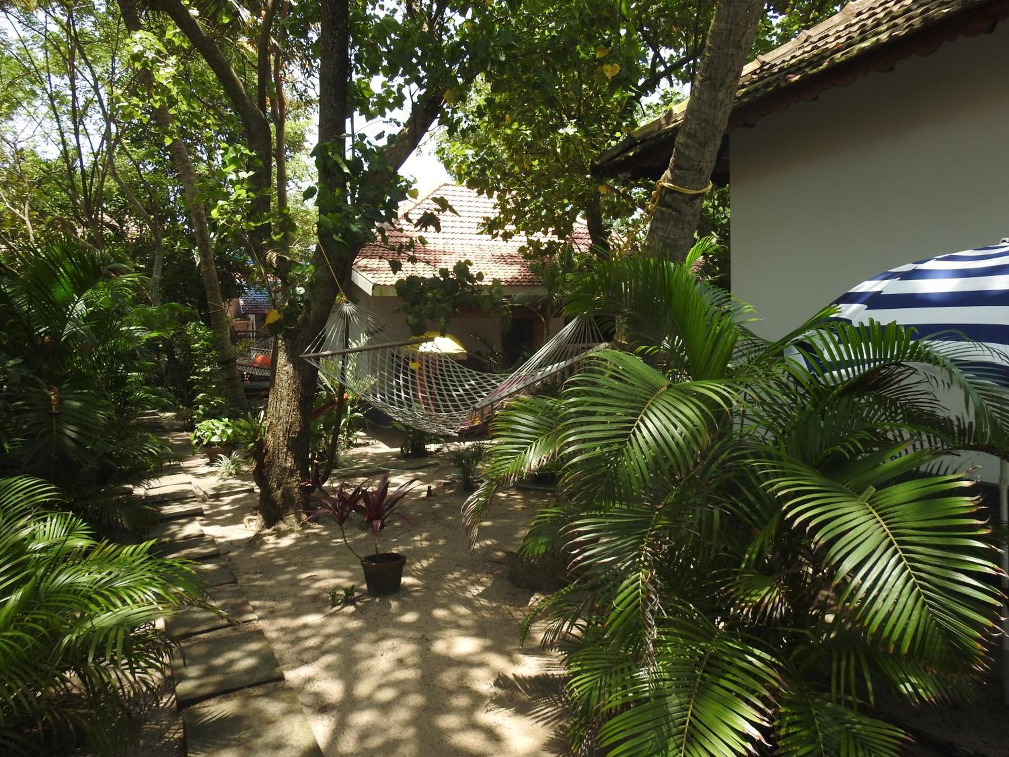 Alleppey Beach Garden Hotel Alappuzha Exterior photo